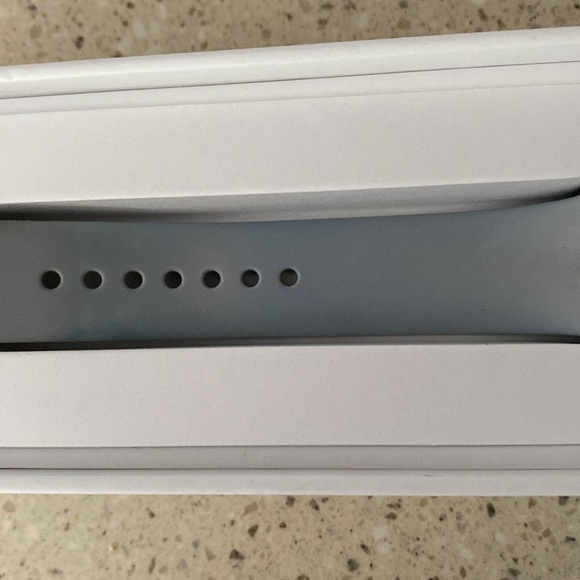 Apple Watch Series 3 38mm Silver Aluminum Fog Sport Band (GPS) Model A18… - Picture 15 of 16